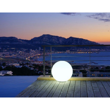 Boule lumineuse blanche (secteur) - 1