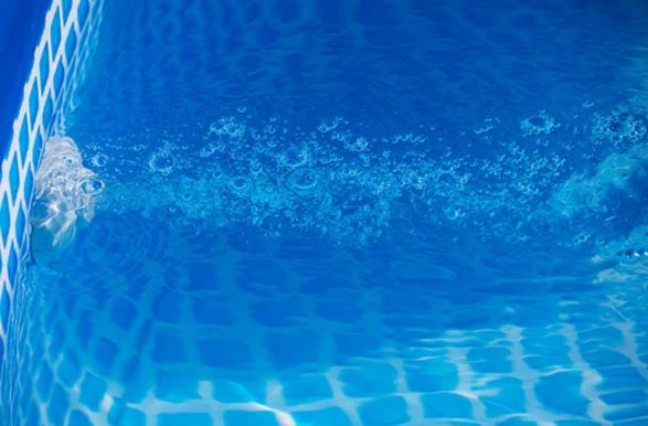 Bulle d'air buse piscine