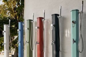 Douches solaires piscine