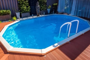 Terrasse bois surélevée piscine hors sol